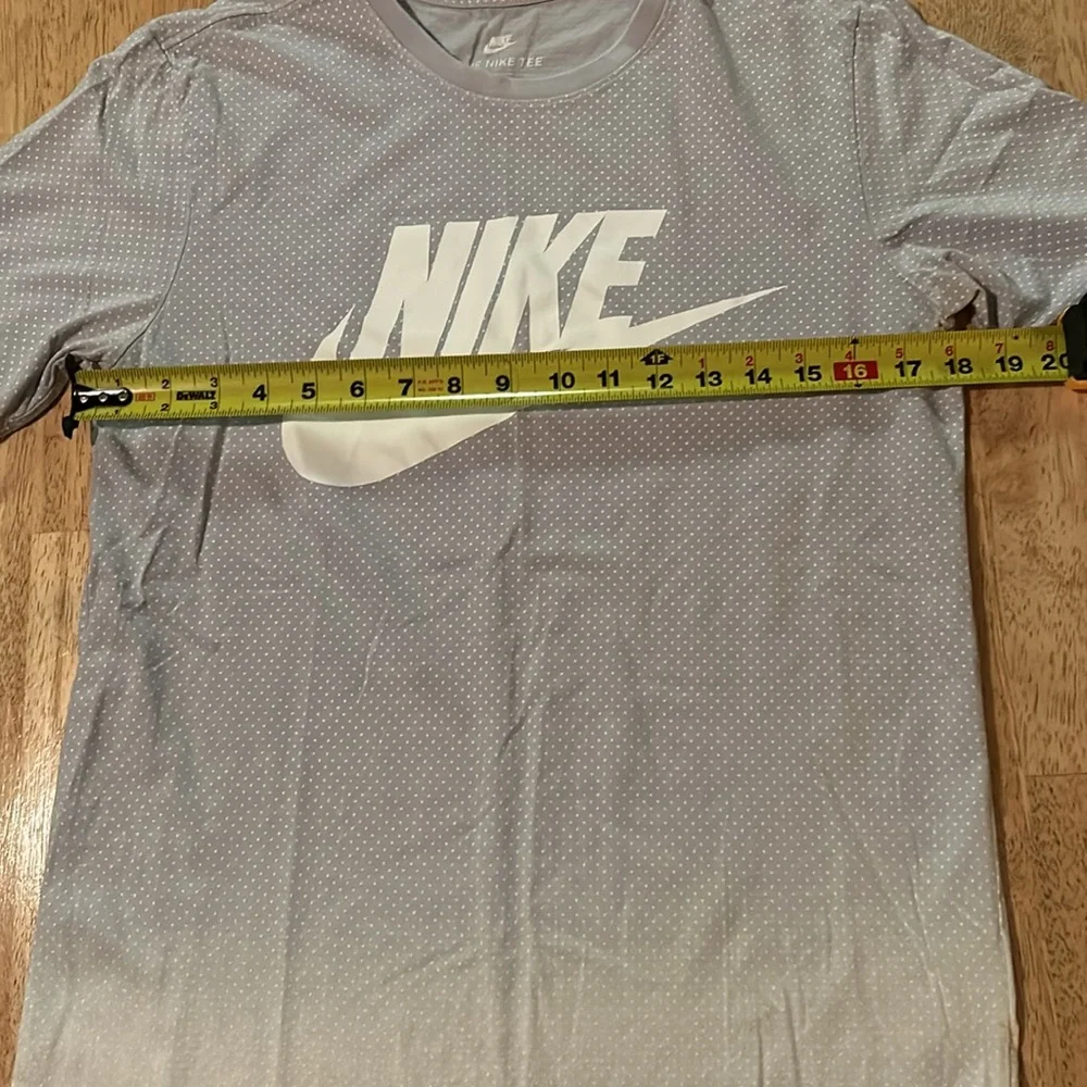 Nike tee - Picture 4 of 6